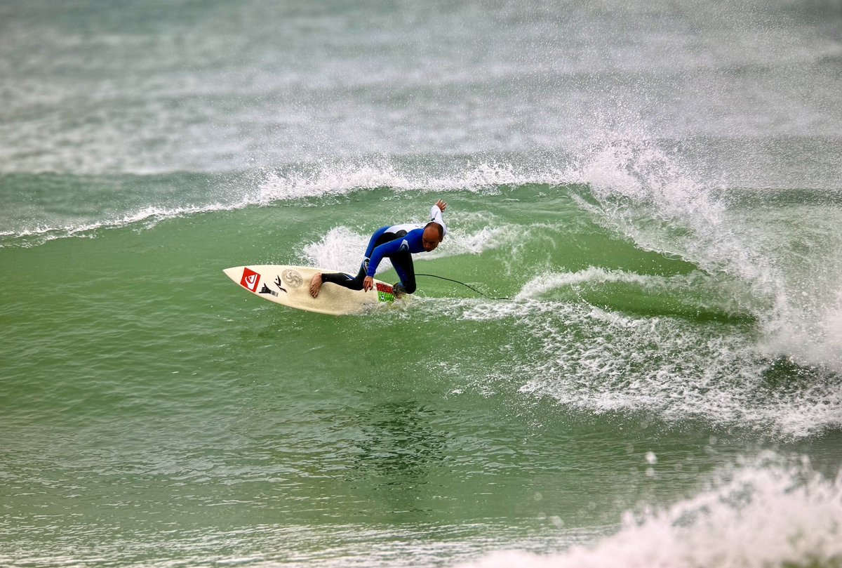 Nacho García, de la Escuela Cántabra de Surf de Somo. Aunque esta foto se la hice en El Sardinero. Un clásico. ⁦<a href="/ESCUELACANTABRA/">ESCUELA CÁNTABRA DE SURF</a>⁩
