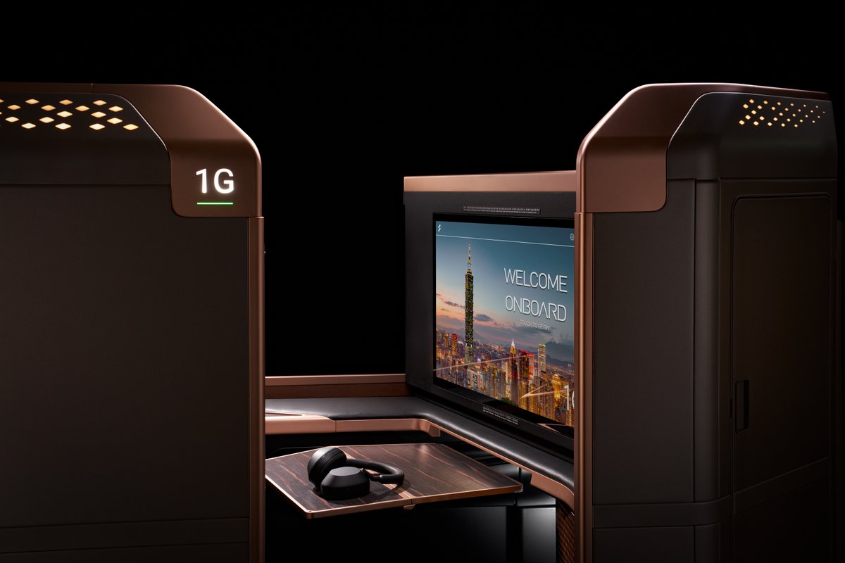 Prague Airport tweet media