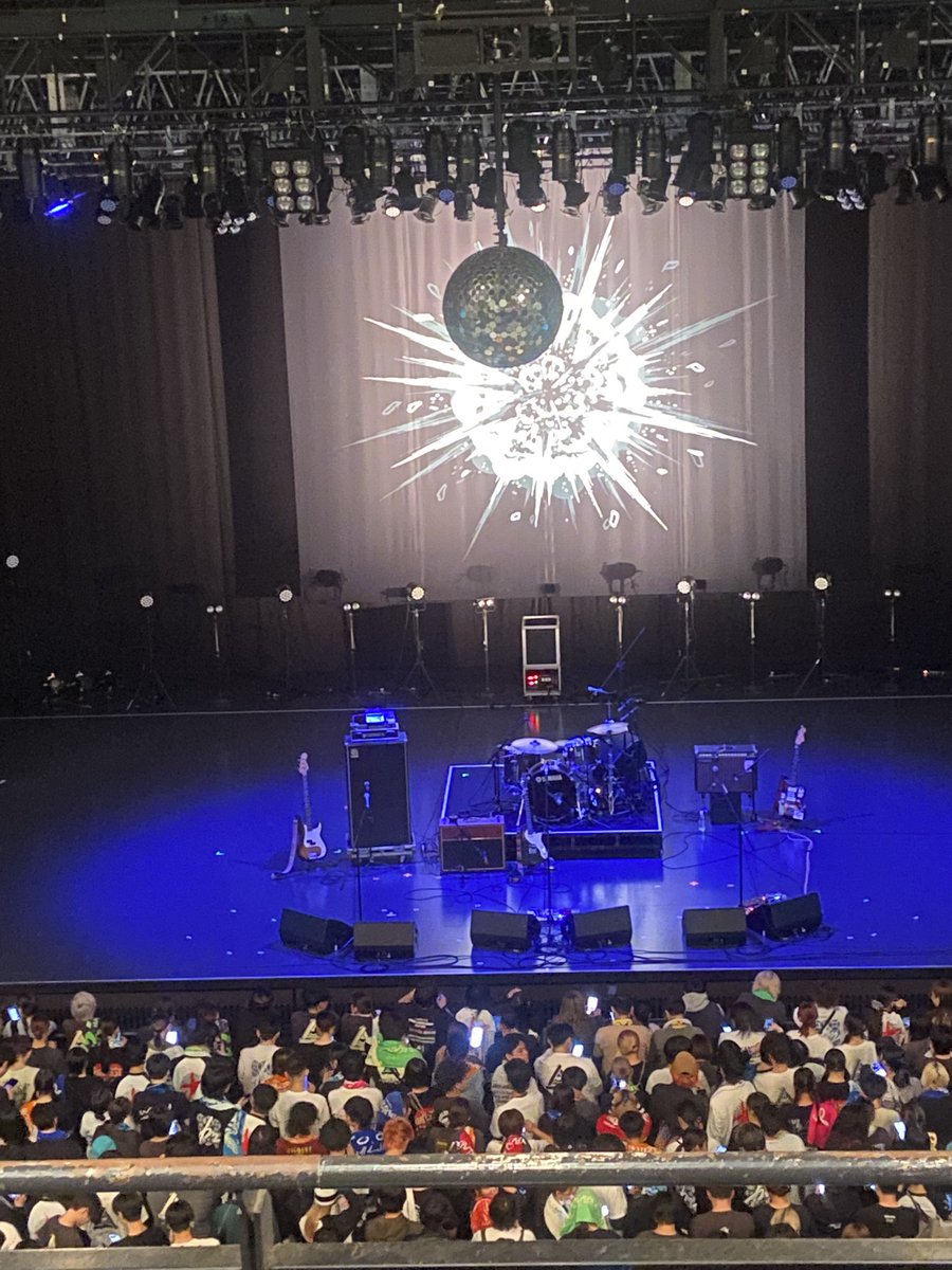 dy599's tweet image. バン‼︎今日は2階席から見ます😊
今日風強くてめっちゃ寒かったけど
ライブで熱くさせてもらうぞ😍
#ハルカミライ
#wod
#EXTHEATERROPPONGI