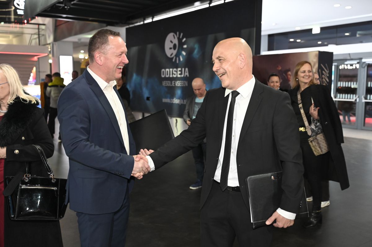 Šef KPK in nesojeni direktor policije v kampanji Logarjevih Demokratov
reporter.si/clanek/sloveni…