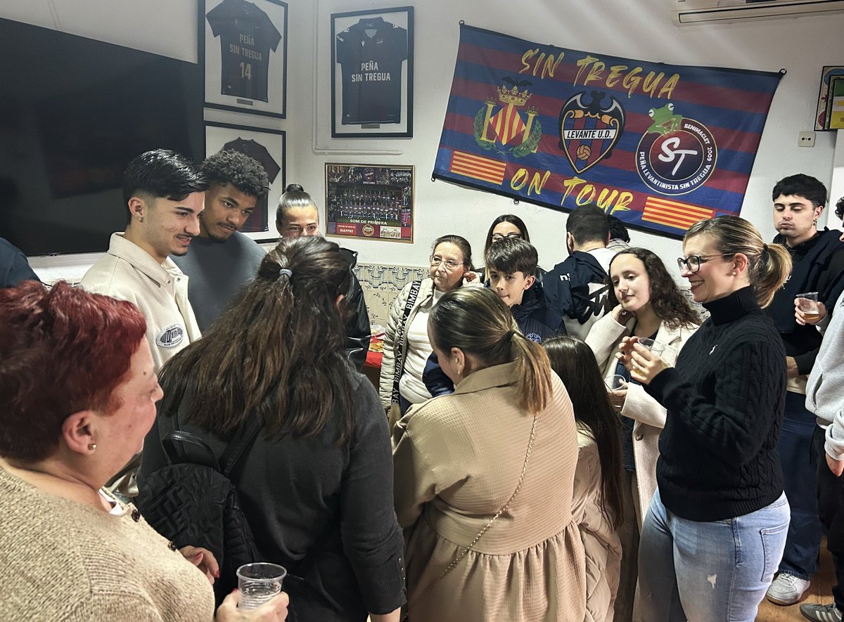 LevanteUD's tweet photo. El #LevanteUD asiste al XVII aniversario de la Peña Sin Tregua.

📝 https://t.co/00IDyTQp2v https://t.co/CghmxXBgjQ