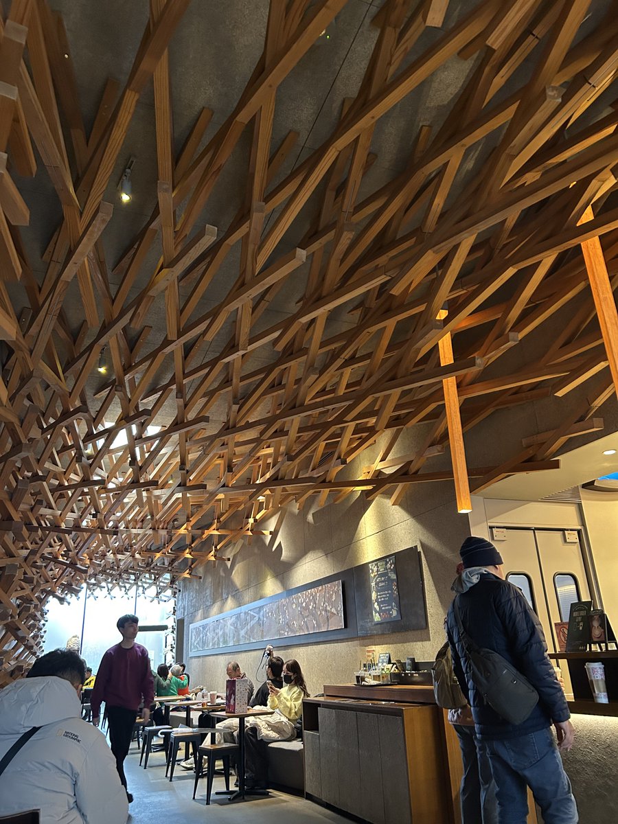 参道のおしゃれスタバでひと息
期間限定さくらラテ🌸
可愛い💕

#太宰府スタバ
#さくらラテ