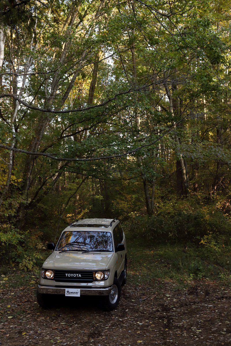 flexcarlife's tweet photo. 4Kで見てほしい、このランクルの質感

どこか懐かしい丸目ライトと、現代の洗練されたディテール。
光の当たり方で表情を変えるベージュのボディ、そして手に馴染むウッドのシフトノブ。

古き良きデザインを、最高に贅沢な画質で。
相棒と過ごす、至福の休日🚘
#ランドクルーザー #ランクル #Renoca https://t.co/orUbX0q7nh