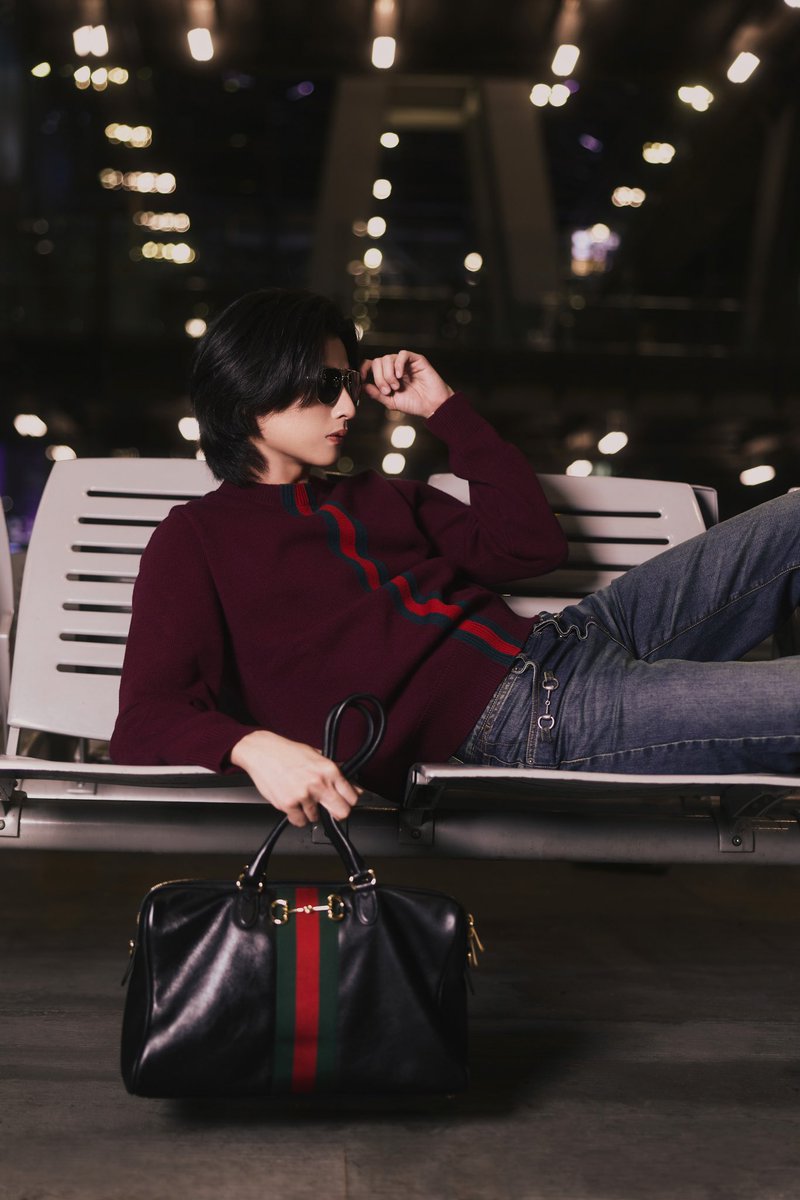 #GucciPrimavera
#Gucci #MFW26
#GULFxGucciMFW26
#GuccixGulf #gulfkanawut 

Airport Look ของ Gucci Brand Ambassador “กลัฟ - คณาวุฒิ ไตรพิพัฒนพงษ์” <a href="/gulfkanawut/">gulfkanawut</a> เดินทางไปร่วมชมโชว์ครั้งสำคัญ PRIMAVERA หรือ Gucci Fall-Winter 2026 ที่ Milan Fashion Week ณ ประเทศอิตาลี 

Gucci Brand