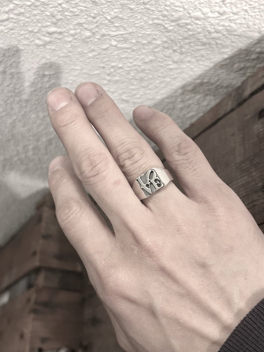 ロバートインディアナの代名詞をオマージュ。
愛の形も様々ですが自分の中の愛を込めて😌

00m.in/vNWik

#charcoalgreen
#チャコールグリーン
#ポップアート　#ロバートインディアナ