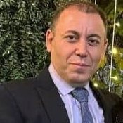 خودش رو توی تهرانپارس کُشتن، خانواده‌ش هم ترسوندن تا اسمی ازش نباشه. ولی ما صدات میزنیم قهرمان ایران...
#احمدرضا_زمانی