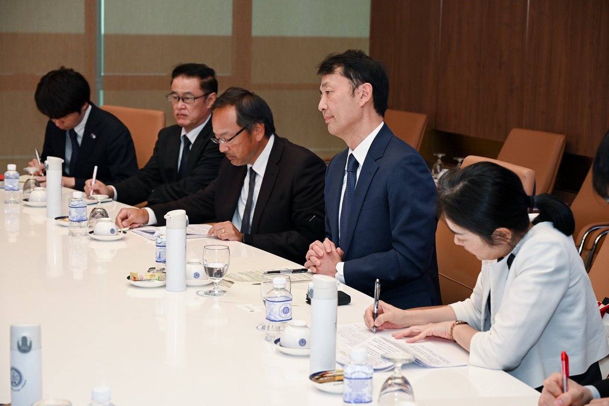 MFAThai's tweet photo. VFM Vijavat discussed with H.E. Mr. Hayashi Teiji, Amb. for Mekong Coop., MFA of Japan, reiterating the importance of the Mekong - Japan Coop. framework in promoting sustainable development in the region. They also exchanged views on the Thai - Cambodian border situation. VFM reaffirmed Thailand’s commitment to maintaining peace and stability in the area and hoped to utilise existing bilateral mechanisms to resolve the issue. (24 Feb 2026)