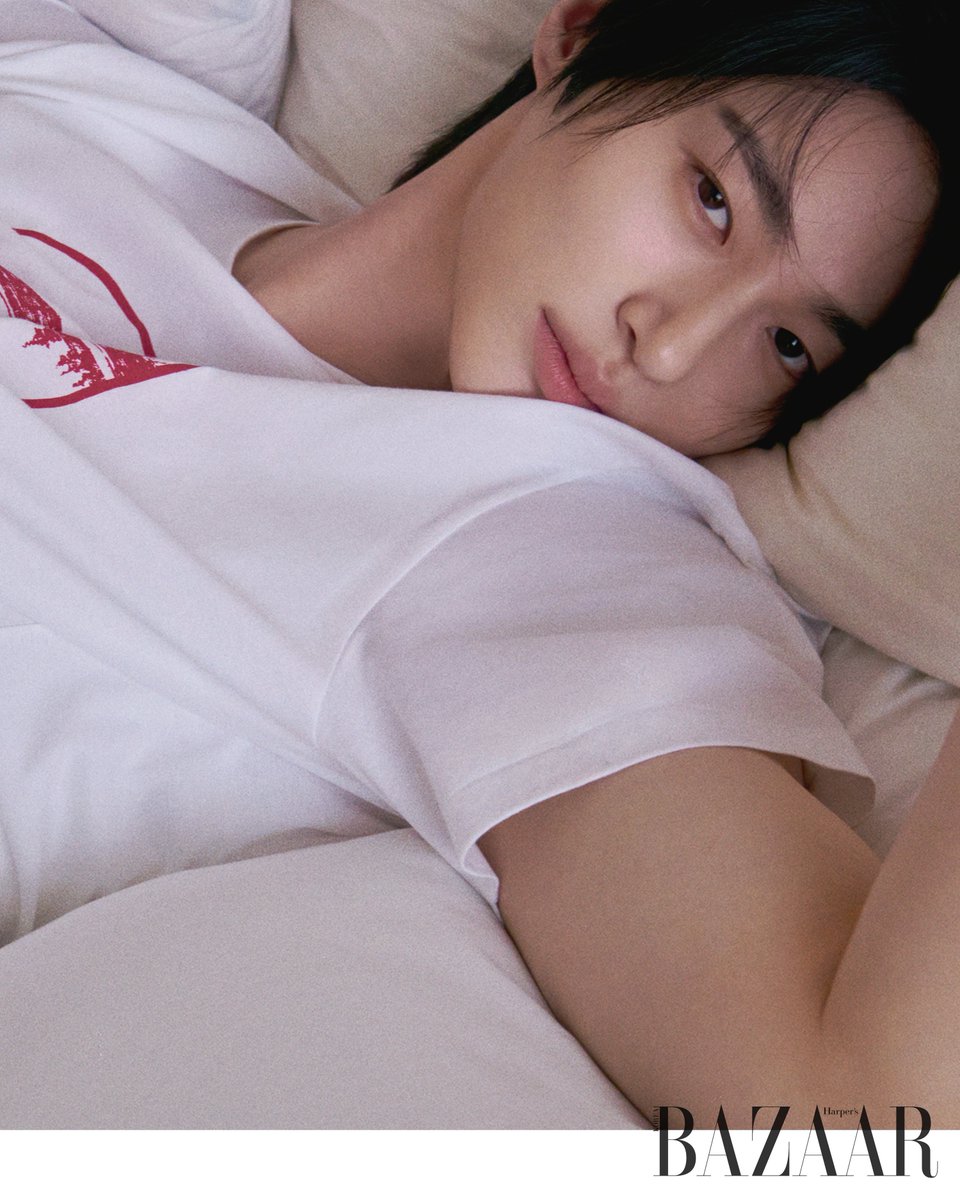 bazaarkorea's tweet photo. #제작지원
밀라노에서 마주한 변우석의 이런 면면,

#프라다 와 함께한 배우 #변우석 의 더 많은 화보와 기사는 바자 코리아 3월호와 웹 사이트(https://t.co/anxga5uHtr)를 통해 만나볼 수 있습니다.

@Prada 

Check out more of contents in Harper‘s Bazaar Korea March print issue and on our website(https://t.co/anxga5uHtr).

#PradaSS26 #Prada #ByeonWooSeok