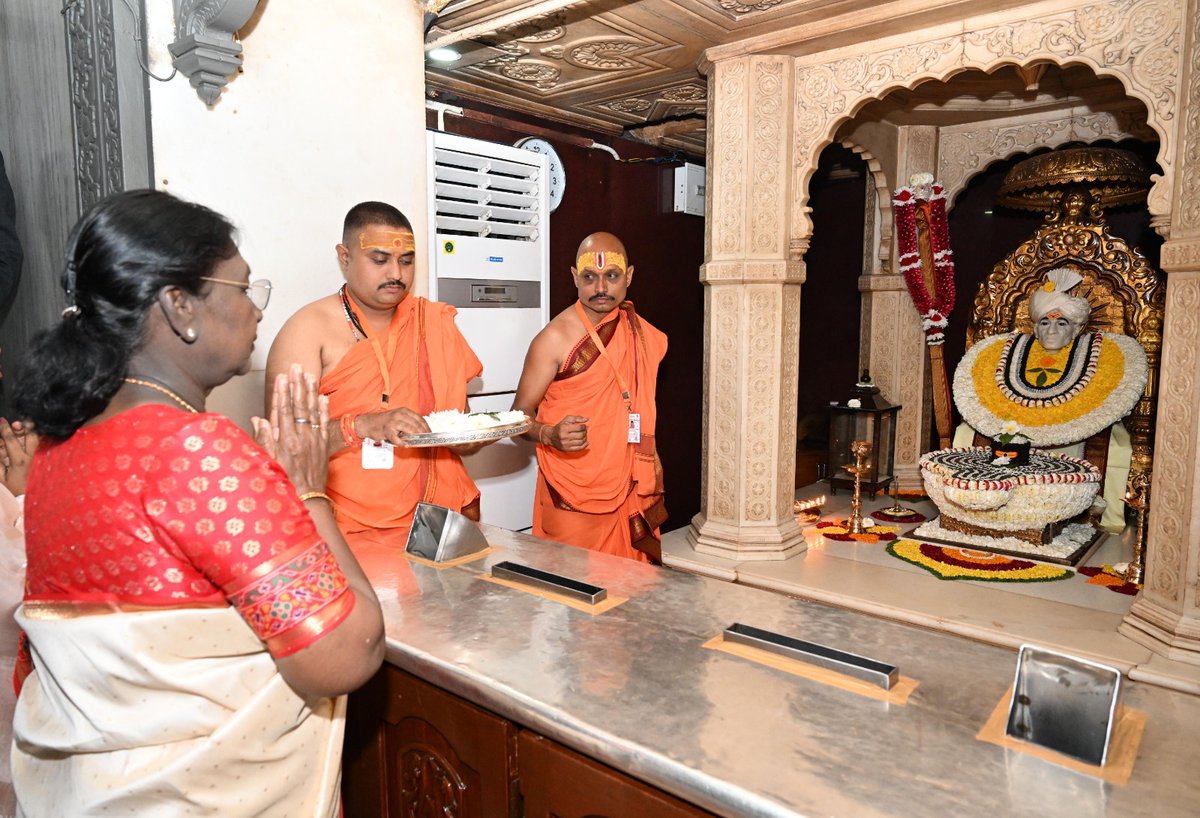 rashtrapatibhvn's tweet photo. President Droupadi Murmu inaugurated the National Arogya Fair 2026 in Shegaon, Buldhana, Maharashtra. The President said that systems like Yoga, Ayurveda and Siddha have been serving people since the dawn of modern medicine. Steps such as evidence-based research, standardization of medicines and quality control will further enhance the recognition and acceptance of AYUSH systems of medicine.