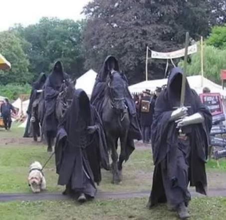 Sauronalt's tweet photo. Yearning for a nazgûl summer https://t.co/ddMAK5RLWx