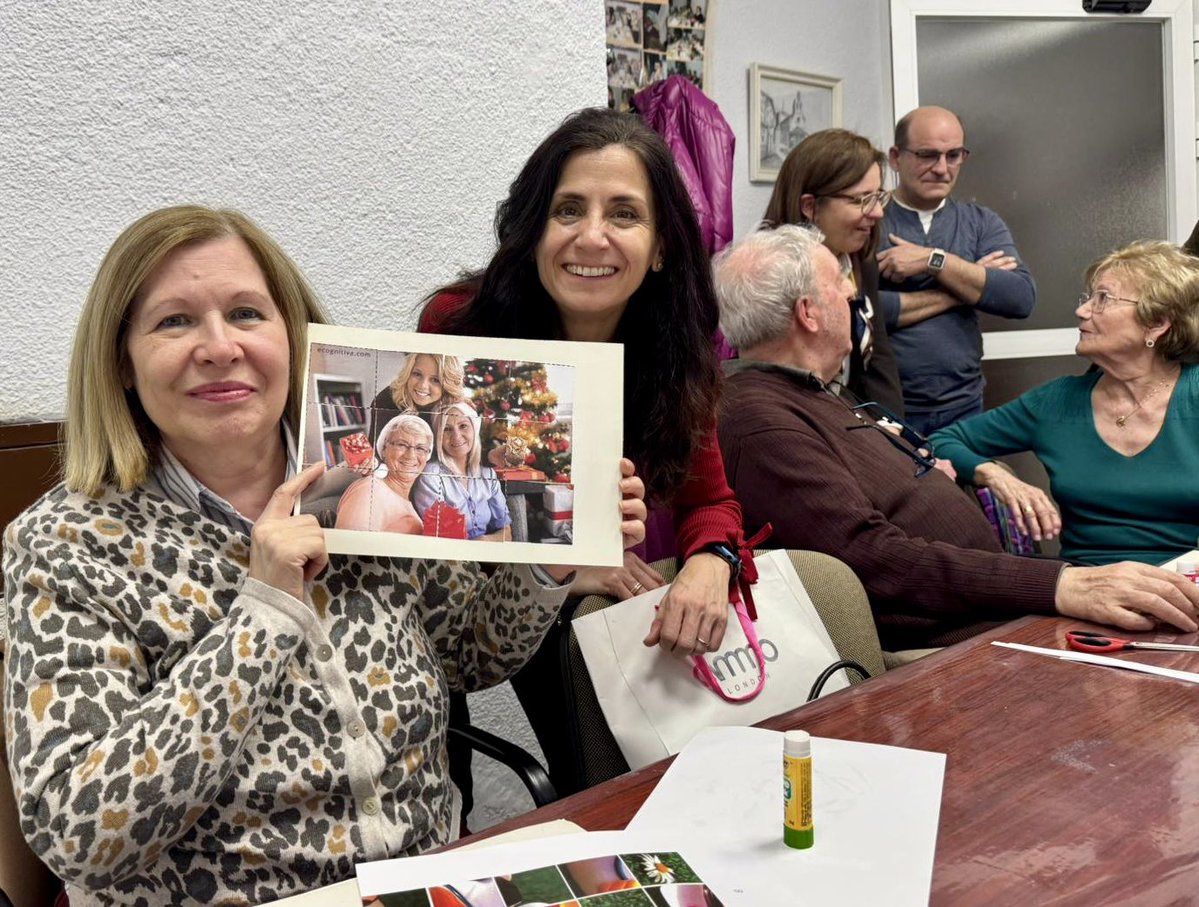 Nuestras candidatas a las <a href="/Cortes_CYL/">Cortes de Castilla y León</a>, Cristina Sanchidrián y <a href="/teresagaviles/">Teresa García Avilés</a>, en la reunión con los directivos de la AVV Zona Norte El Seminario y en la que comprobaron cómo se lo pasan los participantes en su Taller de la Cultura.

¡Gracias por recibirnos!

#AquíCertezas