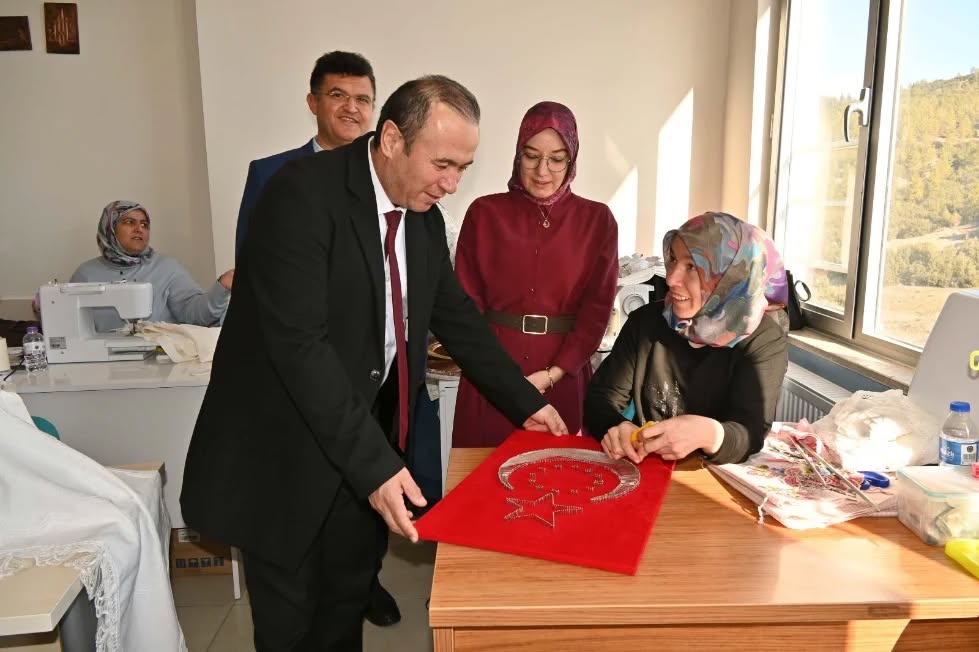 Müdür Yıldız’dan, Halk Eğitim Merkezi 
kursiyerlerine ziyaret-
torosgazetesi.com/tr/haber_detay…