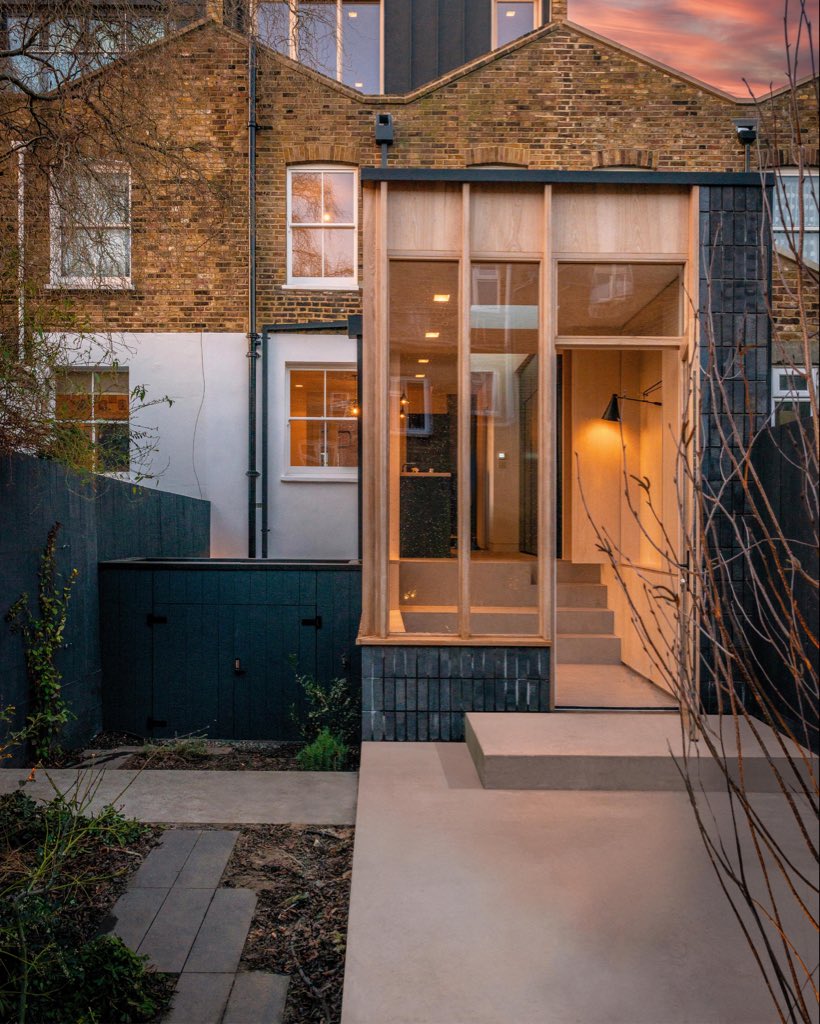dobuildUK's tweet photo. Twin House in Battersea.

A Victorian terrace transformed through basement renovation, extension, and loft conversion.

Glass and timber façades.
A light filled basement.
A sunken courtyard inspired by the Ladies Pond.

Collaboration done properly changes everything.

#Dobuild https://t.co/oTjdu7vr8l