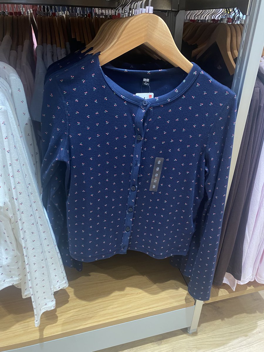 รับหิ้ว คาดิแกน Uniqlo 🍒 มีครบไซส์

• มีขาว กับ น้ำเงินออกม่วงๆ

790.-

#uniqlo #รับหิ้ว #รับหิ้วuniqlo