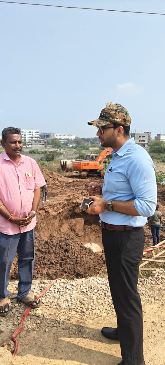MC_Khammam's tweet image. Inspected ongoing UGD-Under Ground Drainage works at Allipuram, emphasizing efficiency, durability, and improved sanitation for residents.
Every step towards better sanitation is a step towards better living.
#UGD #SANITATION
.
.
@TelanganaCMO @Collector_KMM @cdmatelangana