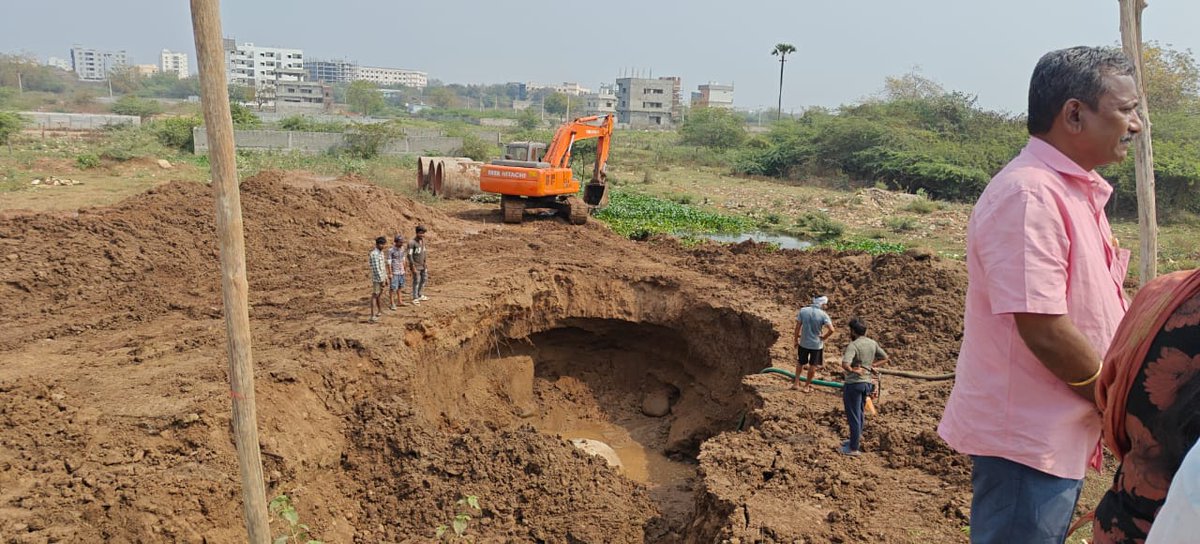 MC_Khammam's tweet image. Inspected ongoing UGD-Under Ground Drainage works at Allipuram, emphasizing efficiency, durability, and improved sanitation for residents.
Every step towards better sanitation is a step towards better living.
#UGD #SANITATION
.
.
@TelanganaCMO @Collector_KMM @cdmatelangana