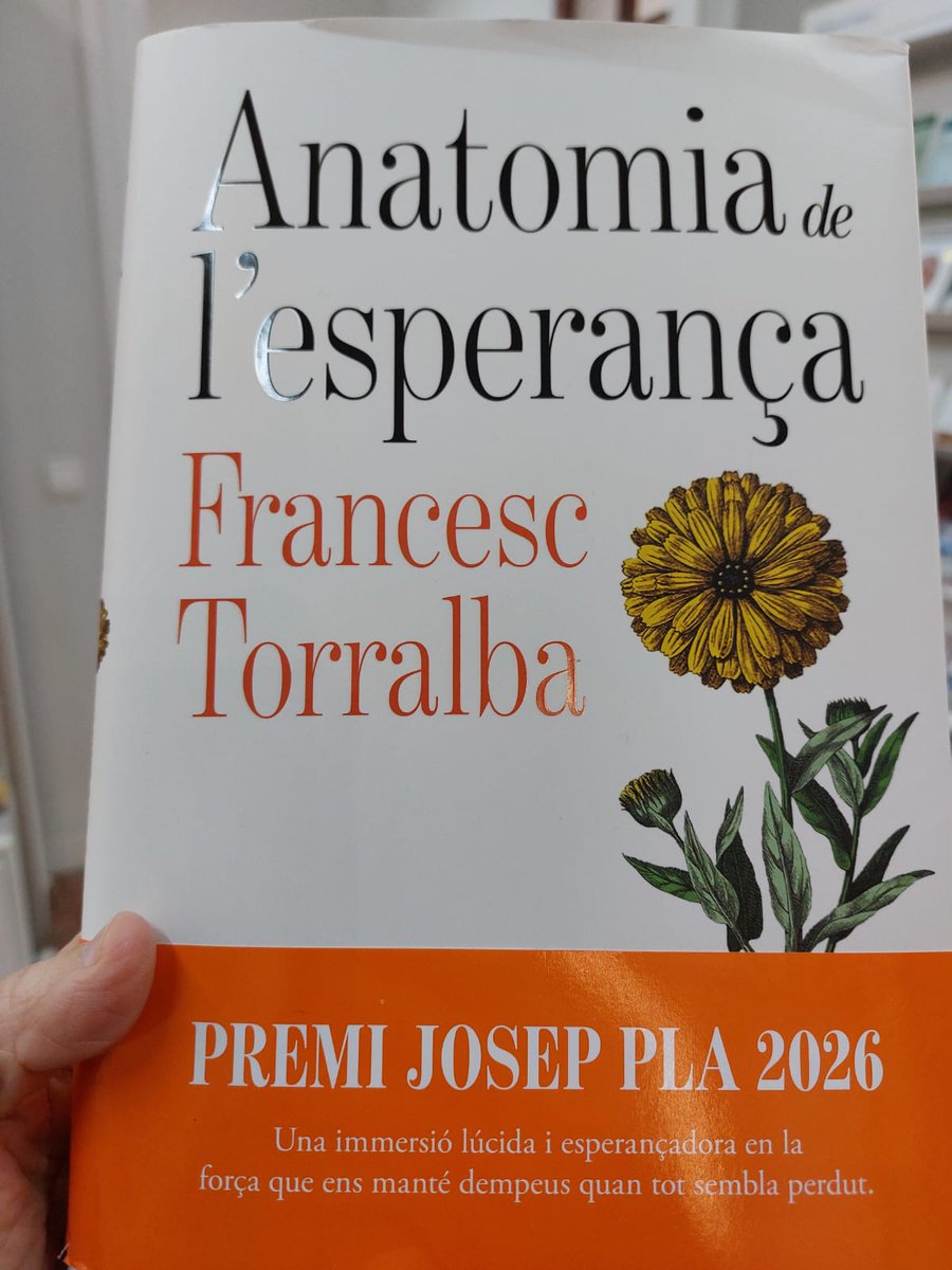 📘 Anatomia d’una esperança, de Francesc Torralba, Premi Josep Pla 2026.
Quan tot trontolla, hi ha paraules que sostenen.
Un llibre lúcid i valent sobre l’esperança que ens manté drets en temps fràgils.
📍 Ja a la Llibreria Diocesana de Tarragona.
#FrancescTorralba #PremiJosepPla