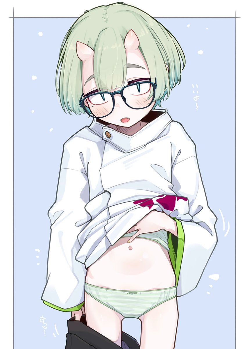 たのまれて 
べつにいいよと 
たくしあげ 