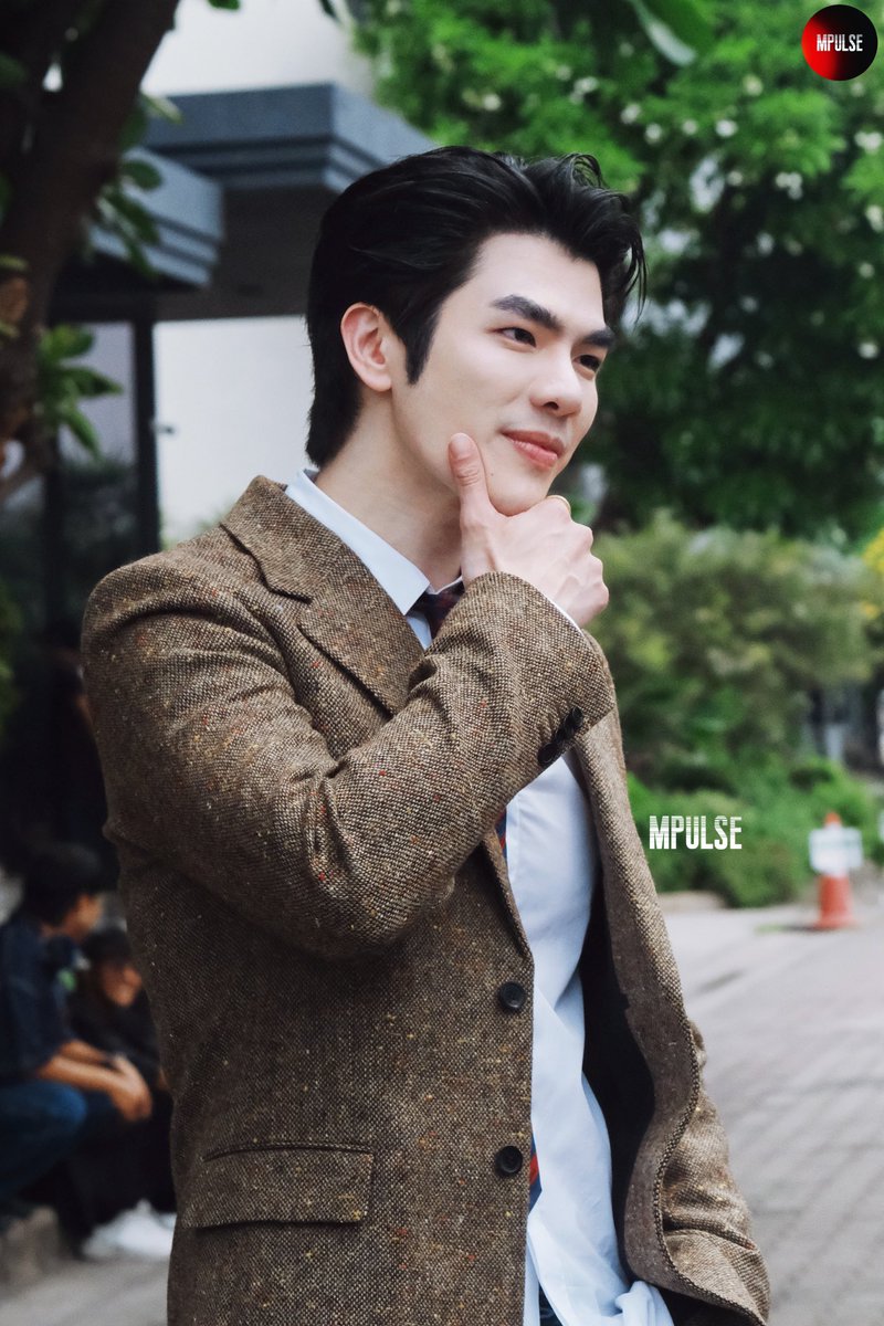 mpulsemileapost's tweet image. 𝟐𝟎𝟐𝟔𝟎𝟐𝟐𝟓
𝐒𝐰𝐞𝐞𝐭 𝐚𝐬 𝐡𝐨𝐧𝐞𝐲💚✨🍯

NEW CHAPTER OF MILE
#PressConTheFaceMenThailand4
#MilePhakphum @milephakphum 
#TEAMMILE