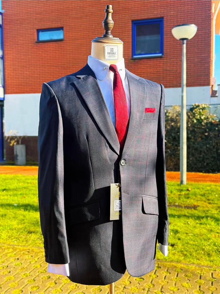 DhkCollectibles's tweet photo. Precision isn’t a feature. It’s the foundation.

Quiet strength. Balanced cut. Confident restraint.

Not loud. Just certain.

Midweek is where details speak.
#DhukeCollectibles #ModernTailoring #MidweekStyle https://t.co/XVaLpV5Wrj