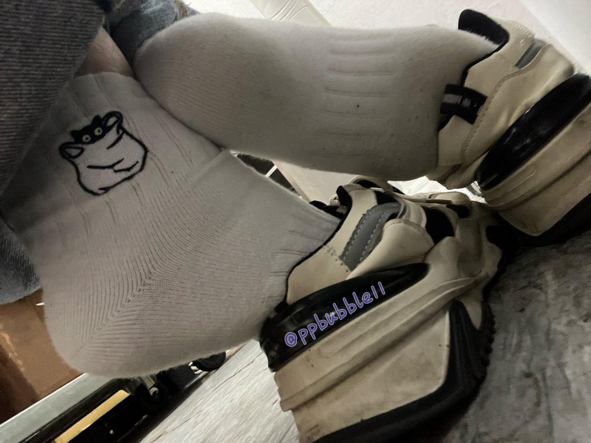 你可以趁我伸出來透氣的時候偷偷地聞