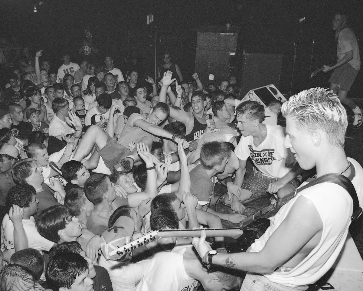 ianchriste's tweet photo. Manowar tattoo alert! ❌ Ken Salerno's shot of CIV crowdsurfing at a Bold show is the cover of the STRAIGHT EDGE book by Tony Rettman, w/foreword by CIV... and hides a Sign of the Hammer easter egg in plain sight 🔨
#civ #straightedge #bold #sxe #gorillabiscuits #youthoftoday https://t.co/JCumhqOw6y