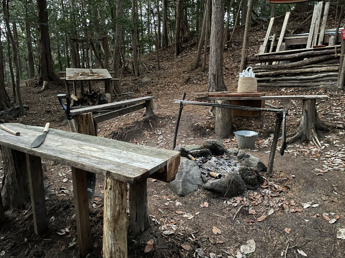 アンダーワールド LARP は、2016 年に始まった継続的なストーリーラインがあること、プレイヤーが GM が所有する森の外でプレイすること、日本語と英語で行われることなど、3 つの理由で日本ではユニークです。