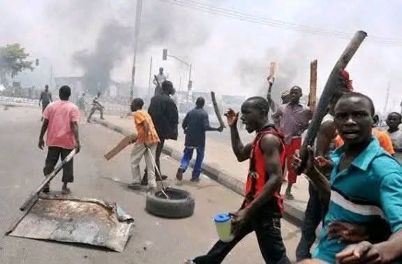 Abdul_Ahmad_'s tweet photo. As a Muslim and an innocent commuter, travelling through Jos and adjoining LGAs in Plateau State is now more riskier than going to Sambisa forest. 

Because, the bloodsucking coward beasts and monsters Kpai and roast innocent Muslim travellers just like chickens. Their offense is simple, they are Muslims plying federal roads, not because they commit any atrocities, know or have any link with criminals. 

If you have an alternate road to your destination, avoid Plateau. 
Be warned and vigilant.