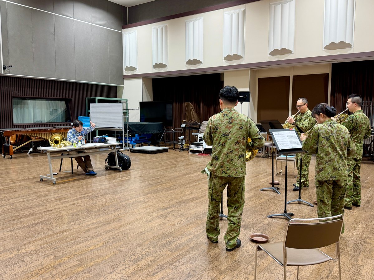 本日、 #札幌交響楽団 #ホルン 奏者の岩佐朋彦氏をお迎えして #室内楽 のレッスンを受講しました！

レッスンを受けたグループは、３月８日(日)札幌コンサートホール #kitara で行う #陸上自衛隊 #北部方面音楽隊 第28回室内楽演奏会に出演します！

どうぞお楽しみに♪