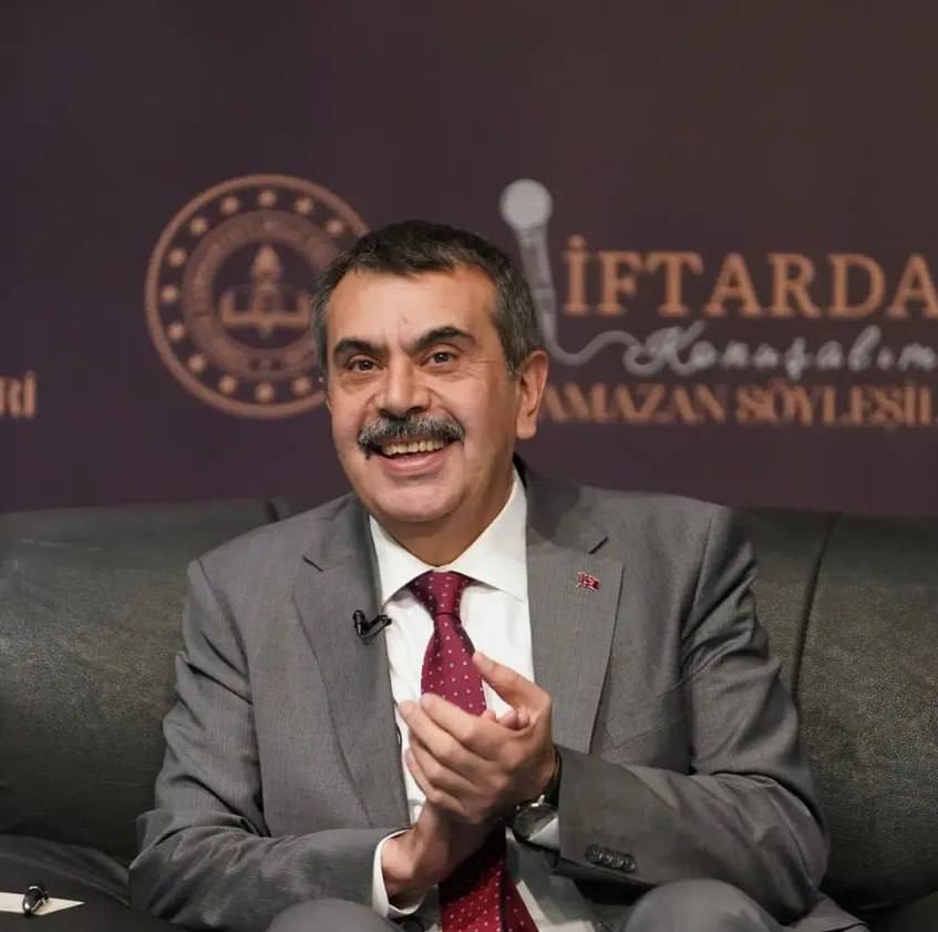 solcugazete60's tweet photo. #SONDAKİKA 

Yusuf Tekin:

"Laiklik bildirisi yayınlayan 168 kişi için dava açtık." https://t.co/JQbnU6EnOr