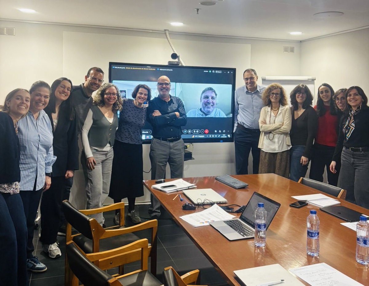SCDigestologia's tweet photo. Ahir va ser el traspàs de Junta. Hi surten el Dr. Domènech, el Dr. Guarner, la Dra. Cañete i la Dra. Espuny. S‘incorporen: Dra Fernández (vicepresidenta), Dr Busquets (vicesecretari), Dra Romero (vocal), Dra Casado (vocal residents). El Dr Boadas assumeix el càrreg de president. https://t.co/106yCQ0JwX
