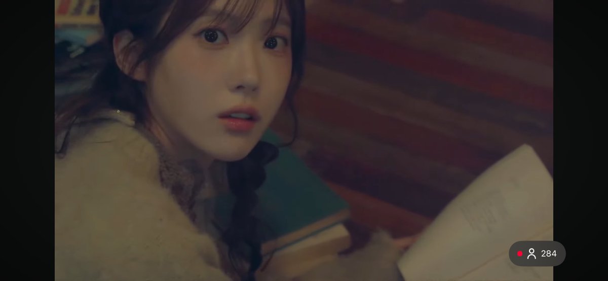 ppang__geul's tweet photo. 저요? 그때우리나올때부터그냥엉엉울다가저기서그냥계속울어요눈물이안멈춰요우리기특이어케요????너무 눈물이나요 https://t.co/BTNr7ebheI