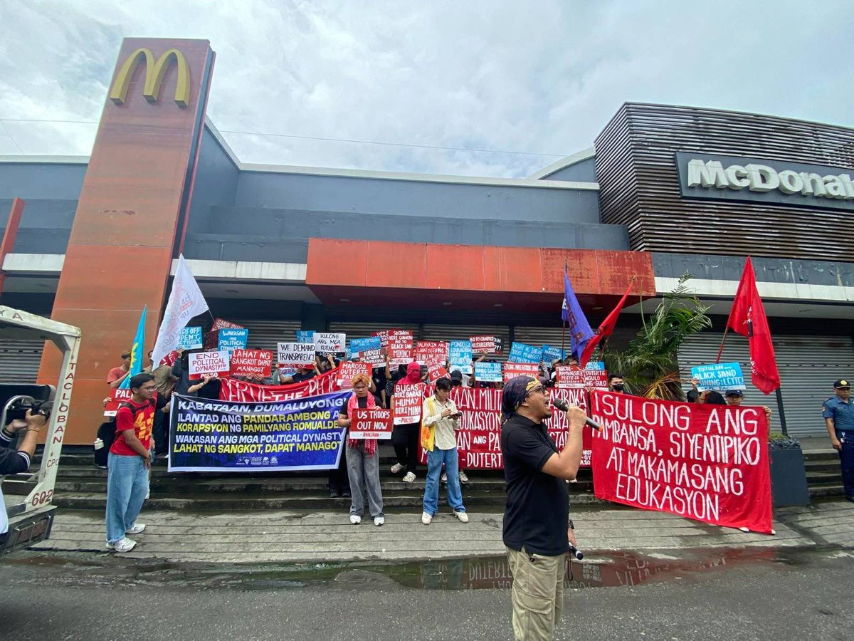 bulatlat's tweet photo. LOOK: Various organizations from different sectors in Eastern Visayas flock the streets of Tacloban City to commemorate the 40th Anniversary of the EDSA People Power Uprising amid what the groups described as “overkill” police presence. https://t.co/zD3Va7FblK