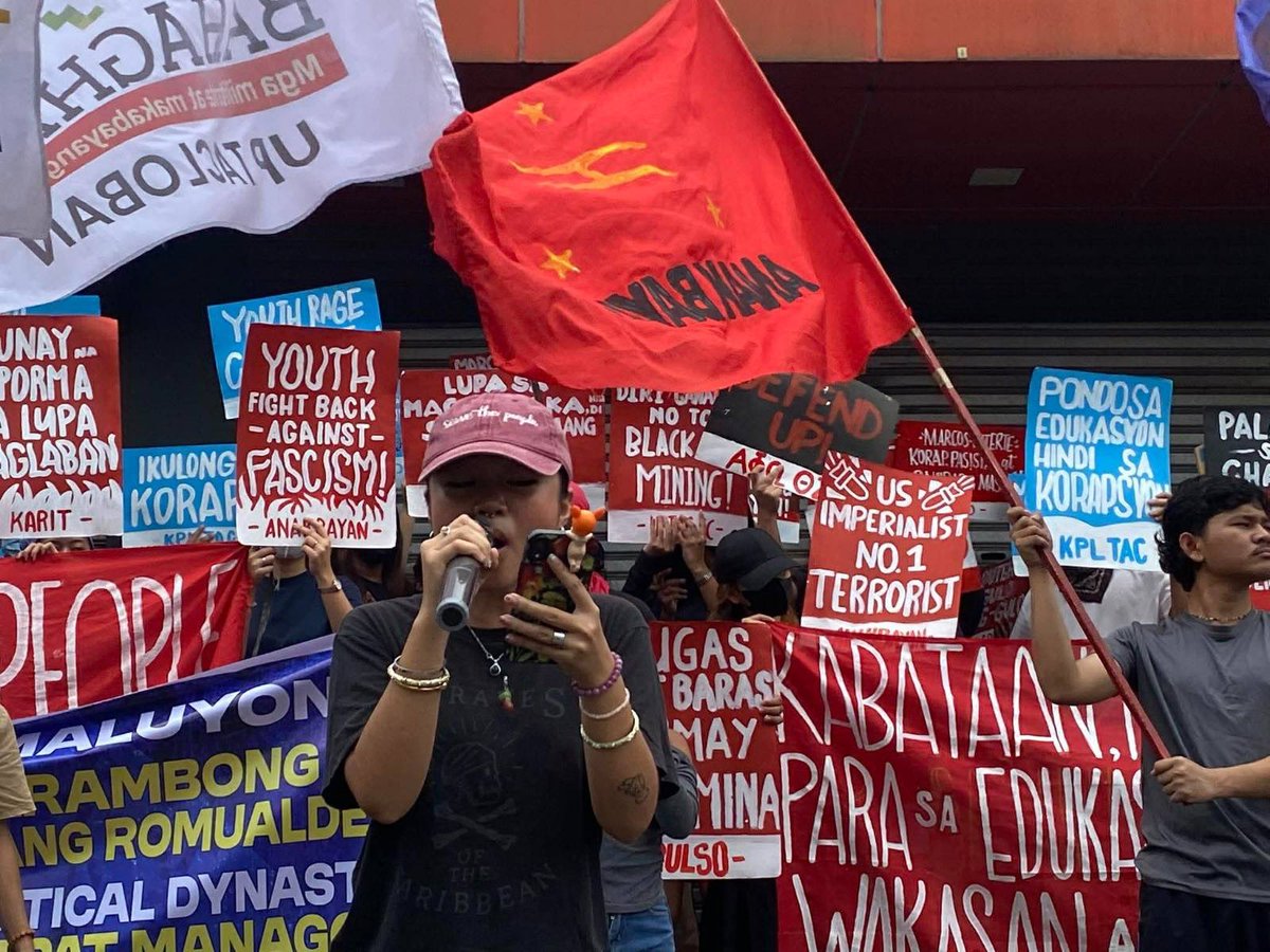bulatlat's tweet photo. LOOK: Various organizations from different sectors in Eastern Visayas flock the streets of Tacloban City to commemorate the 40th Anniversary of the EDSA People Power Uprising amid what the groups described as “overkill” police presence. https://t.co/zD3Va7FblK