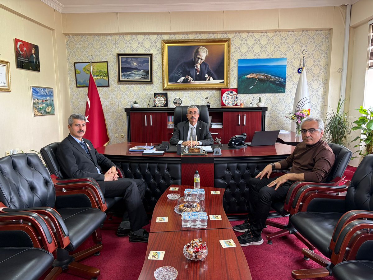 Vergi Haftası kapsamında ilçemiz Vergi Dairesi Müdürü Sayın Zekeriya Uyanık ve Müdür Yardımcısı Sayın İlker Kiraz’ı belediyemizde ağırladık.
Nazik ziyaretleri dolayısıyla kendilerine teşekkür ediyor, Vergi Haftası’nın ülkemiz ve ilçemiz adına hayırlara vesile olmasını diliyorum.