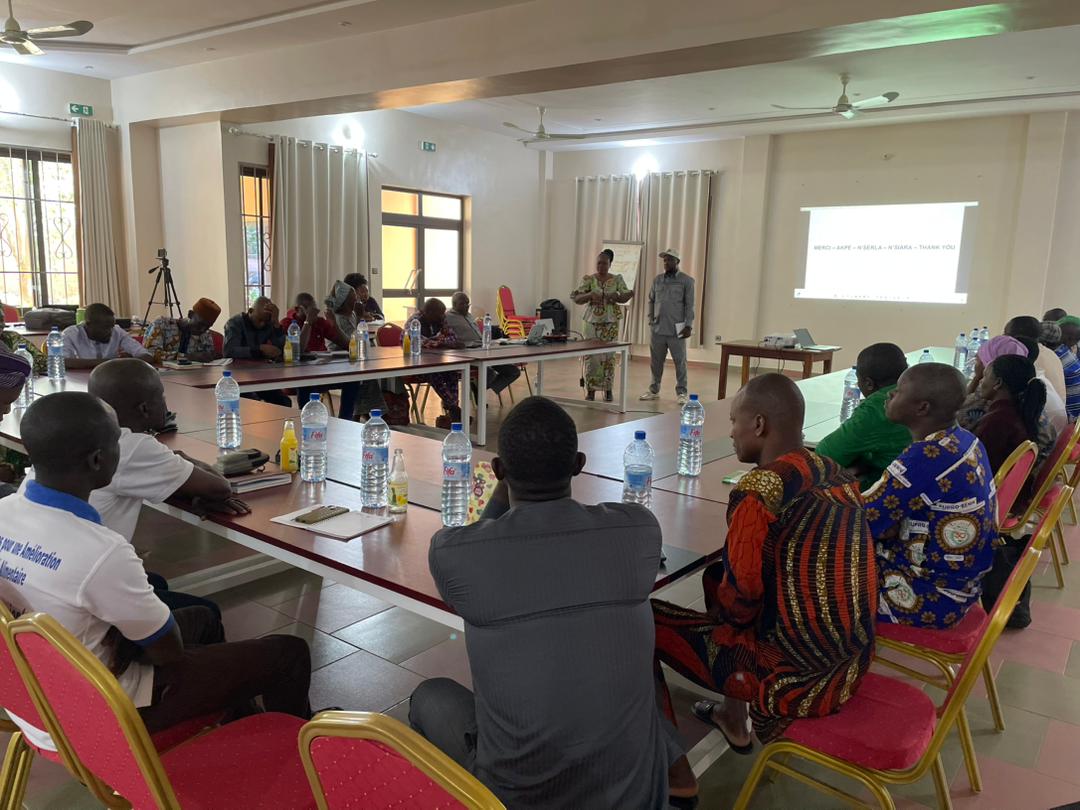 uncpsbenin's tweet photo. Facilitation de l’accès des producteurs de soja à la mécanisation : l’UNCPS-Bénin, appuyée par le projet EJASA, évalue à mi-parcours sa stratégie et consolide les acquis

Retrouvez l'intégralité de l'article ici
https://t.co/2iw8JKvM6z https://t.co/wVmQaXdiU7