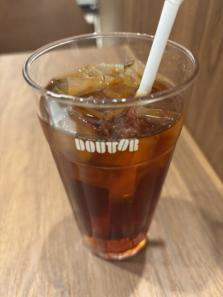 久しぶりの雨。
スッキリしたくてアイスティ飲んで来ました。