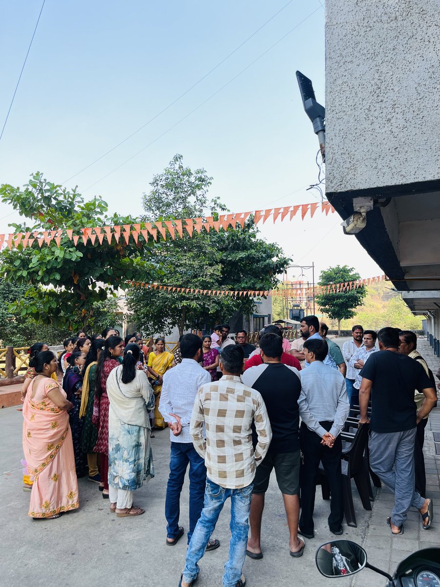 sanket4040's tweet photo. प्रभाग क्र.��, ललानी रोड येथील श्रीजी औरा सोसायटीतील पाणी समस्येची तात्काळ दखल. नगरसेवक ॲड. संकेतजी भासे यांनी प्रत्यक्ष भेट देऊन संबंधित अधिकाऱ्यांना सूचना दिल्या. 

#पाणीसमस्या #जनतेसाठी #तत्परसेवा #प्रभाग२ #संकेतभासे https://t.co/zFLOJgDA7B