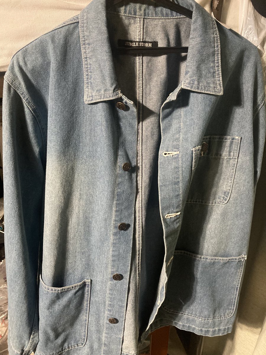 kukuru110a's tweet image. #古着  #服 

昨日から狙ってた中古品屋で見つけた服を買いました。海外のMサイズなのかL以上の服着るワイでも着れます｡迷彩ズボンは女性服コーナーにあったから店員に確認してもらったらちゃんと男性物で一安心。XLだけどベルト付ければ履けるから問題ない。ちなみにどっちも税込500円です。