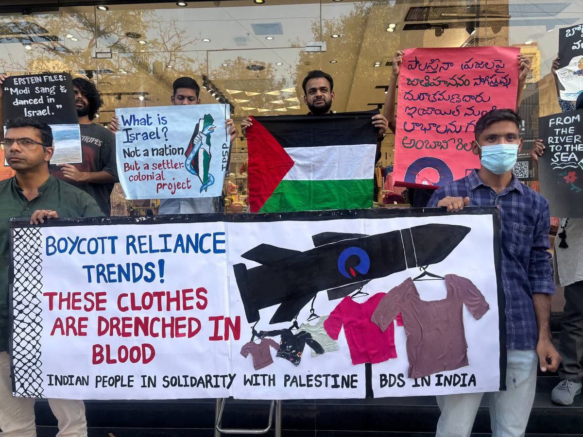 BDS_in_India's tweet photo. Indian People in Solidarity with Palestine (IPSP) and BDS in India organised a protest demonstration outside the Reliance Trends outlet in Secunderabad, Hyderabad, on 21 February against its complicity in Israel’s genocide of Palestinians. 

1/2

#Hyderabad #IPSP #BDSindia https://t.co/mptN2IEr4P