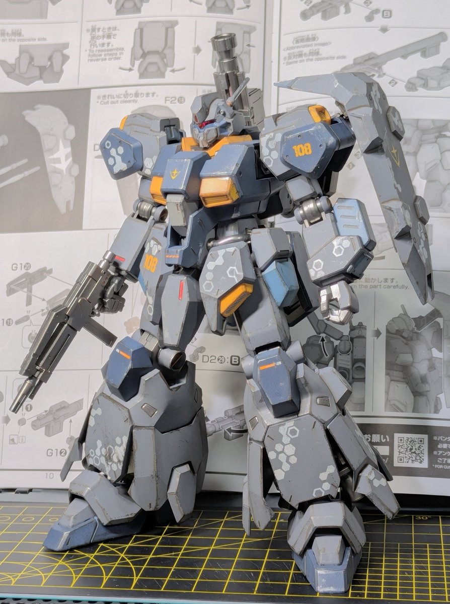 私のヤバい初手と完成 ランナーについたままま塗装&デカール貼り