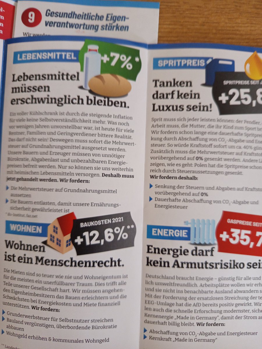 EinKindJesu's tweet photo. Ich nehme gerne auch ein paar mehr!
Im Landkreis Emmendingen werden die Menschen viel zu wenig darüber informiert, wie toll das #AfDProgramm ist.
Ich sah vor kurzem #AfDFlyer am Bahnhof und einen Aufkleber von euch neben diesen Antifadrecksklebern. Euer #Flyer war leider am nächsten Tag weg, was für mich aber nur eine Aussage darüber ist, wie respekt.- und #würdevoll die #AfD , anders als die Anderen im #Wahlkampf in #BadenWürttemberg mit dem #HabundGut der Bürger in #Deutschland umgeht!
Auch hier las ein Mann euer Programm aufmerksam durch. @Alice_Weidel @Frohnmaier_AfD , #AfDOrtenau #2ö26