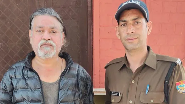 HateDetectors's tweet photo. The #HaridwarPolice have arrested a tantrik who was disturbing students preparing for board exams by playing bhajans at high volume late at night.
The incident took place in Purushottam Bihar Apartments, #Kankhal, where residents had been troubled for several days.
According to police, the accused, Satya Prakash Tiwari, claimed to practise tantrik vidya and often created a ruckus in the apartment.
Despite repeated requests from neighbors to lower the volume, he continued to play bhajan kirtan on his television at night, making it difficult for children to study for their exams.
On February 23, 2026, residents complained to Police Station Kankhal after the tantrik started fighting with them when they tried to reason with him.
A police team immediately reached the spot and attempted to calm him down. However, he refused to listen and instead resorted to abusive language.
Seeing no other option, the police arrested him under Section 170 BNSS for disturbing the peace.
Inspector Devendra Singh Rawat confirmed that the accused had been warned multiple times but ignored all instructions. His behavior was described as indecent and aggressive, causing distress among families in the apartment.
Residents expressed relief after the arrest, saying that the loud bhajans had made it impossible for children to concentrate on their studies. With board exams underway, the disturbance had become a serious concern for families.
Authorities emphasized that maintaining peace during exam season is important, and any activity that disrupts students’ preparation will be dealt with strictly.
The case highlights how community complaints can lead to swift police action when public order is disturbed.
For now, the accused faces charges of disturbing the peace, and further investigation is underway.
The incident serves as a reminder that personal practices should not come at the cost of others’ comfort, especially during crucial times like board examinations.