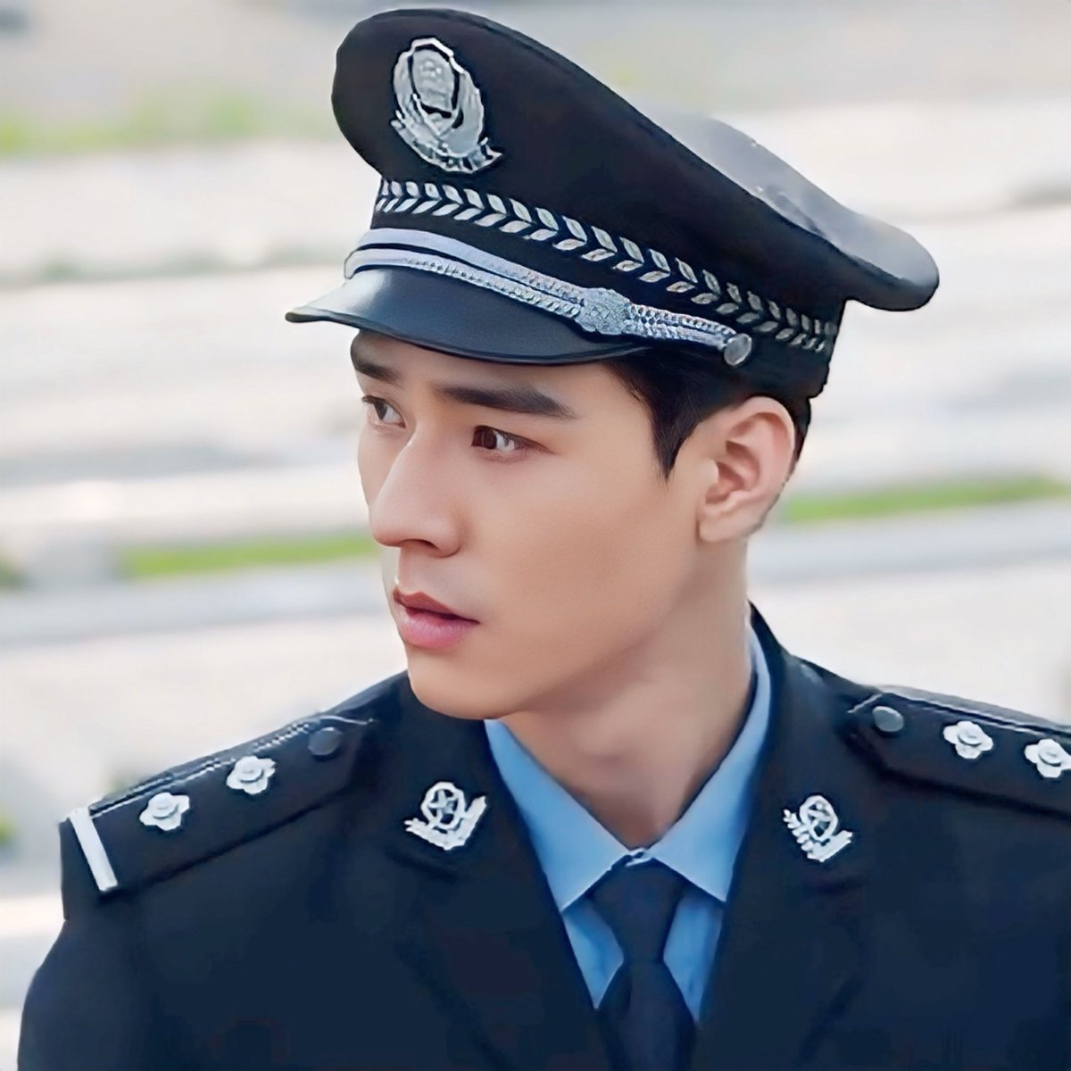 While Gong Jun’s good looks draw people’s attention, he has a great acting talent. He’s been transforming from heart throb to serious actor with each new work. In TheTruth his action scenes and delicate performance were truly impressive. Looking forward to his next work!
#GongJun