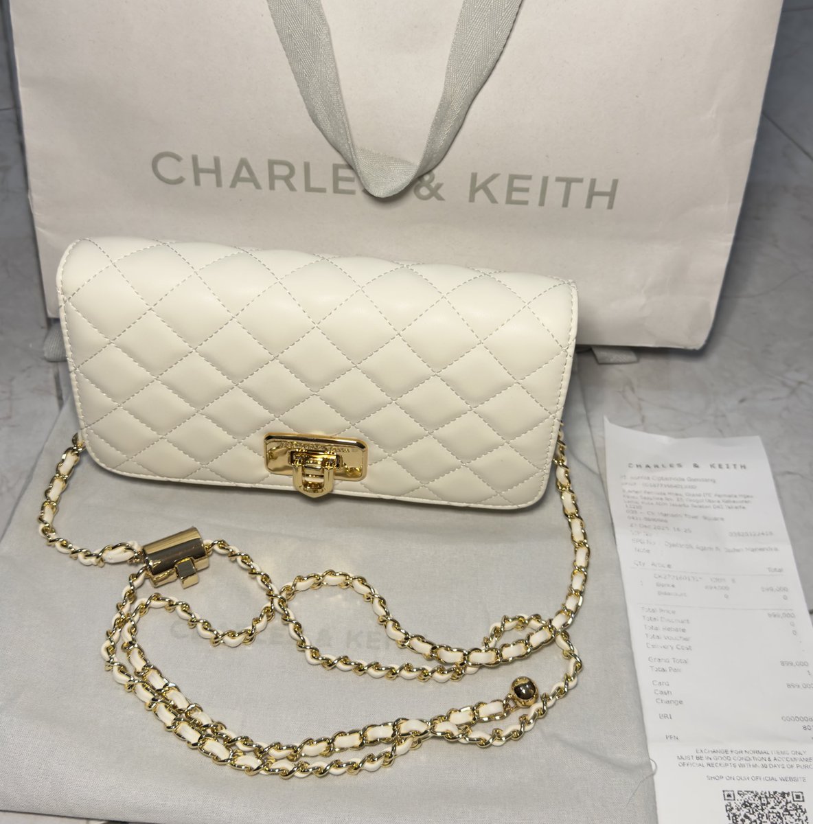 anotherthena's tweet photo. wts/want to sell

Charles &amp; Keith - "Cressida Quilted (Cream)"

- legit baru dipake 1x doang (like new)
- kelengkapan : paperbag, dustbag ori,  struk pembelian, tag 

for a full video, ask me on dm

🏷️850k (nego)
#zonauang️ #preloved #wts #wtb https://t.co/zEcOhwQkUY