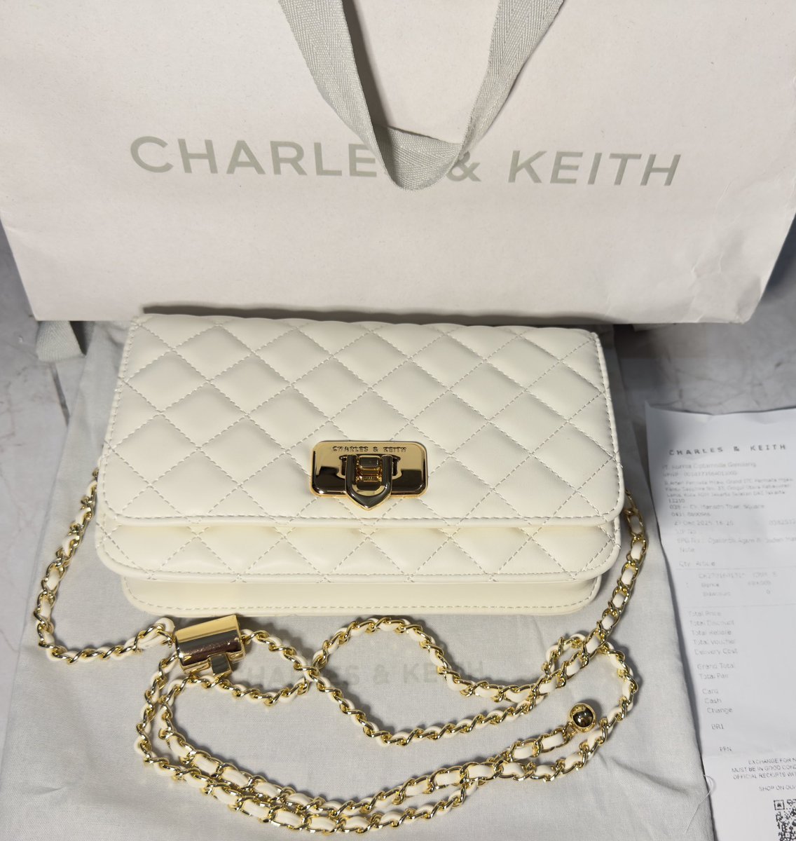anotherthena's tweet photo. wts/want to sell

Charles &amp; Keith - "Cressida Quilted (Cream)"

- legit baru dipake 1x doang (like new)
- kelengkapan : paperbag, dustbag ori,  struk pembelian, tag 

for a full video, ask me on dm

🏷️850k (nego)
#zonauang️ #preloved #wts #wtb https://t.co/zEcOhwQkUY