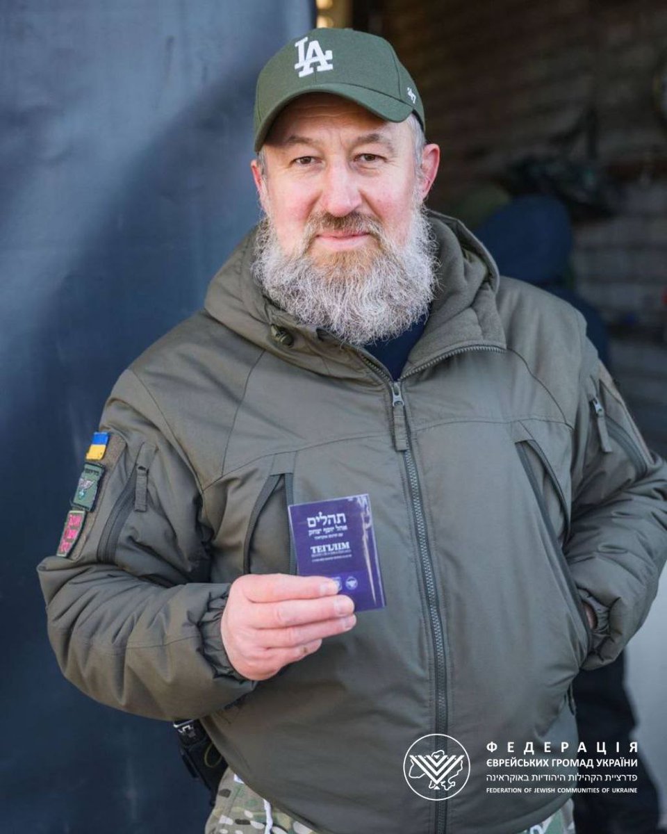 FJCU's tweet photo. A Chaplain of the #FJCU and of the 7th Rapid Response Corps of the Ukrainian Air Assault Forces, Yakiv Siniakov, together with the Psychological Support Unit of the 147th Separate Artillery Brigade, organised a meeting with troops on the eve of their deployment for combat duties. https://t.co/oVIojtSN9C