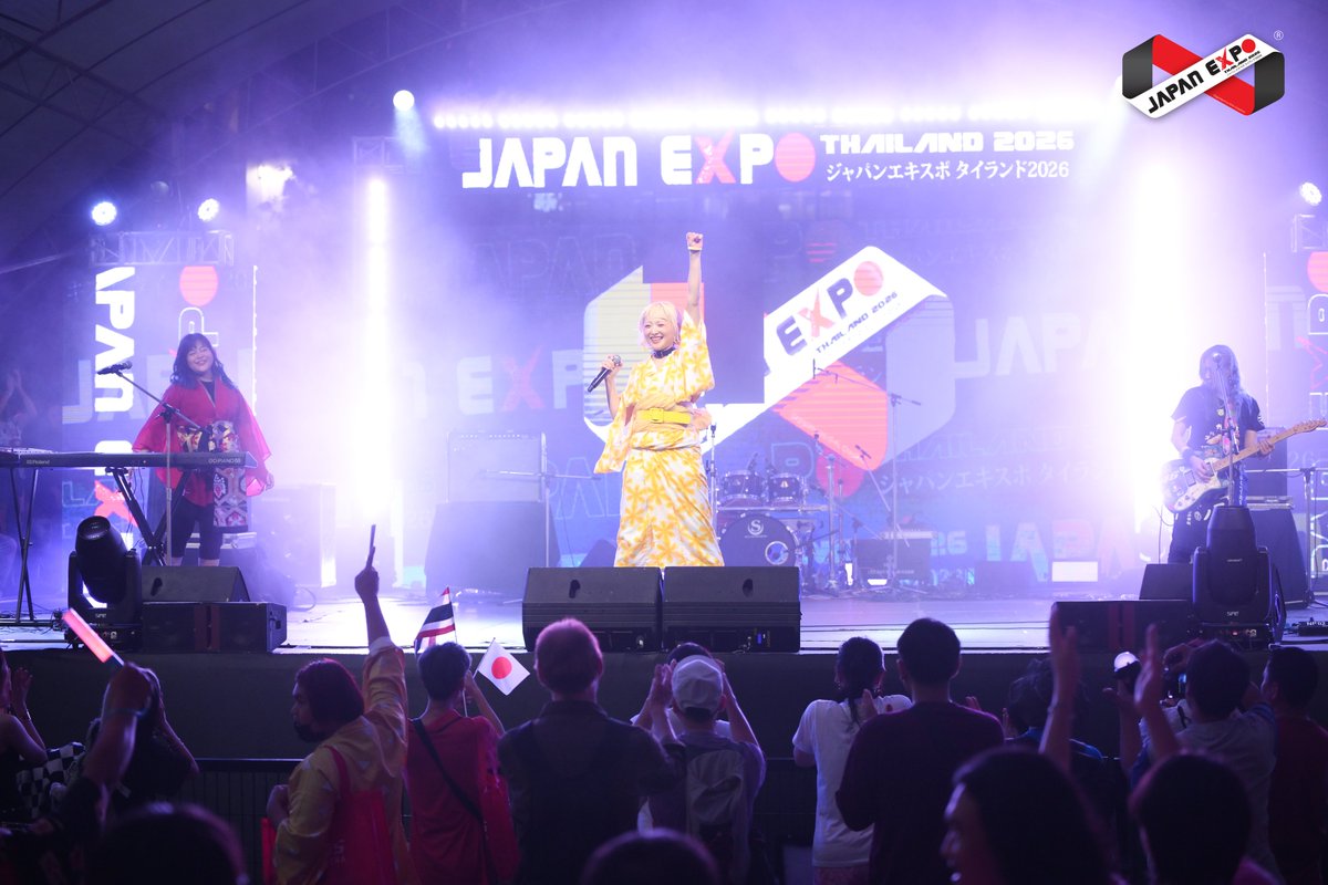 JAPANEXPO_THAI's tweet photo. บรรยากาศการแสดงของ TEMPURA GIRLS บนเวที Sora Stage ในงาน JAPAN EXPO THAILAND 2026 ✨🎤

โชว์ที่เต็มไปด้วยความสนุก ทั้งเสียงร้อง และเอเนอร์จีที่ชวนแฟน ๆ ขยับตาม ทำให้บรรยากาศบนเวทีคึกคักตลอดการแสดง

ขอบคุณที่มาร่วมสร้างช่วงเวลาสุดประทับใจไปด้วยกัน 🎌

#GYUCREATIVE #ジーユークリエイティヴ
#JapanExpoThailand2026 #ジャパンエキスポタイランド2026 #เจแปนเอ็กซ์โปไทยแลนด์2026 #BiggestAllJapanEventInAsia #JapanThaiUnitedAsOne
#ญี่ปุ่นครบจบที่นี่ #日本のすべてここにあり #centralwOrld