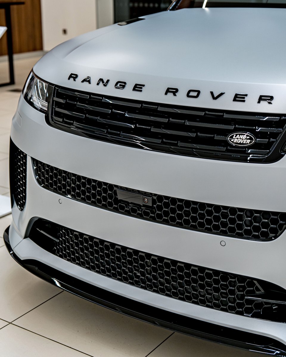 GRANGEMOTORS's tweet image. Range Rover Sport in Ethereal Frost Silver, 

unveiled at our exclusive SV Event at Grange Land Rover Hatfield. 

Experience bold design, dynamic performance, and luxury! 

Discover the SV difference: 
grange.co.uk/land-rover 

#SV #SVEvent #GrangeLandRover #RangeRoverSport