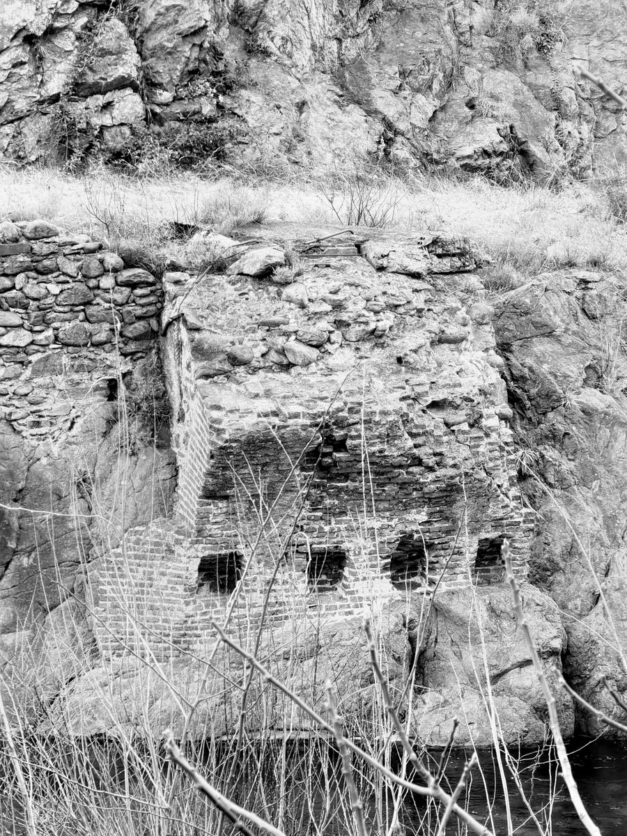 Alonein43672278's tweet image. #photography #blackandwhite #bricks